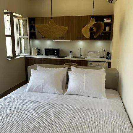 Serenity Tatil Evi Chalki Town